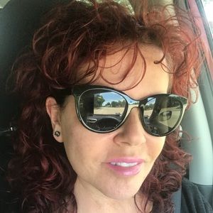 Meet your Posher, Leontine